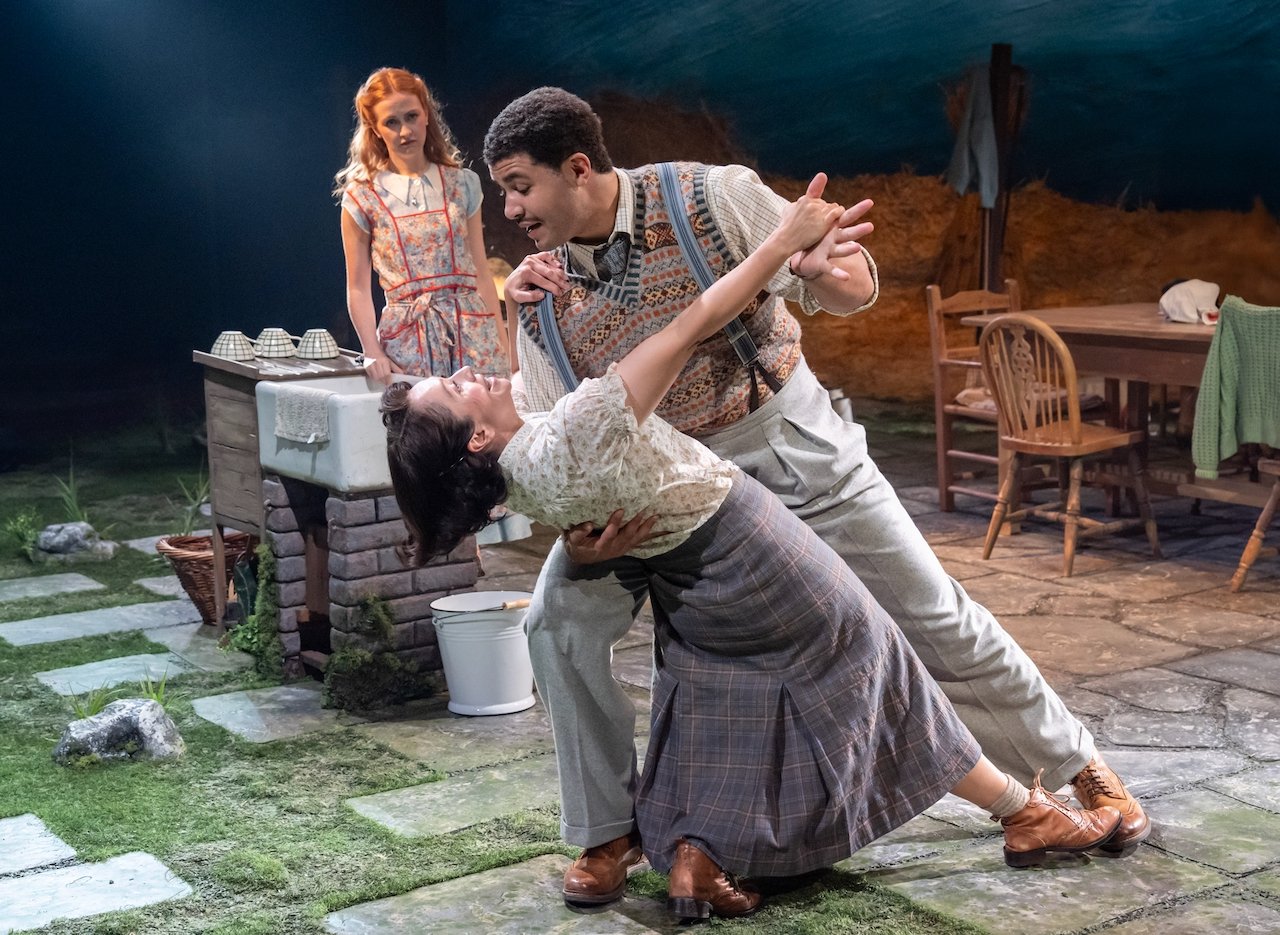 01437 Laura Pyper (Agnes), Marcus Rutherford (Gerry) and Martha Dunlea (Christina) in Dancing at Lughnasa. Photo by Johan Persson.